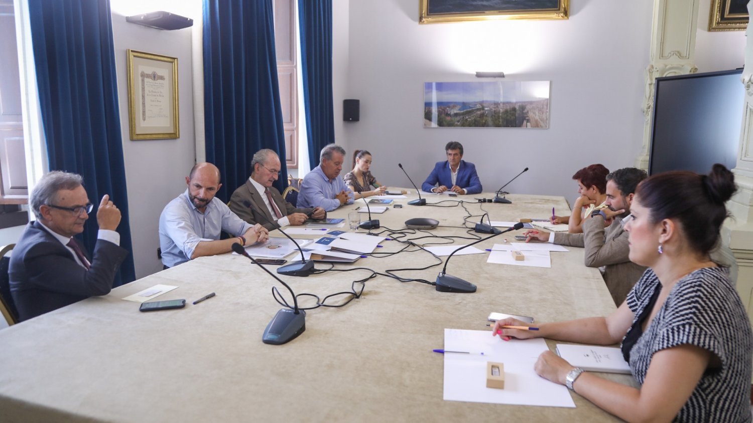 De la Torre comparte el dosier de la Expo 2027 Málaga entregado y defendido ante el Bureau International des Expositions