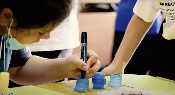El programa educativo municipal 'Teenbizz' acerca el emprendimiento a más de 820 escolares malagueños
