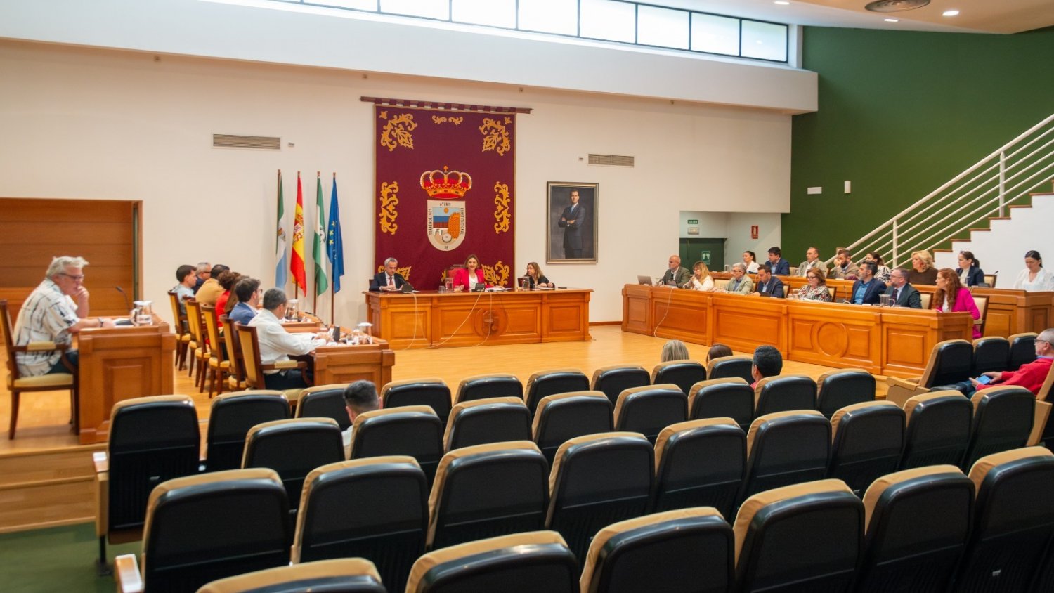 El pleno de Torremolinos acuerda el modelo de gestión para la implantación de la zona azul en el municipio