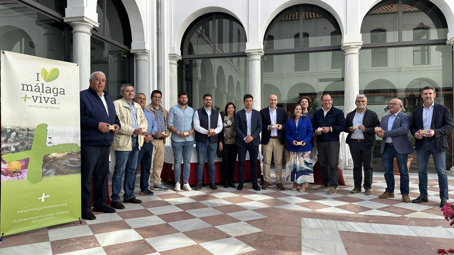 Se plantea reforzar el transporte público y crear carriles bici entre pueblos para mejorar la movilidad de Antequera y Sierra Norte