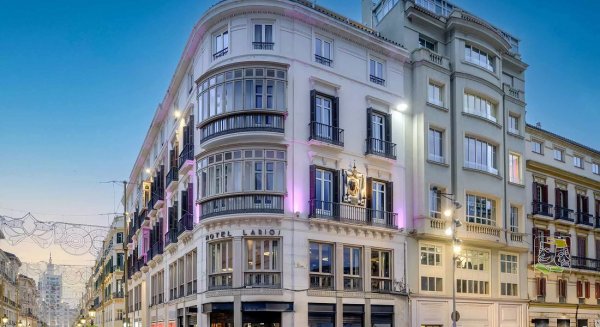 Las pernoctaciones hoteleras en Málaga crecen en marzo por encima del 2,4% con respecto al mismo mes de 2024