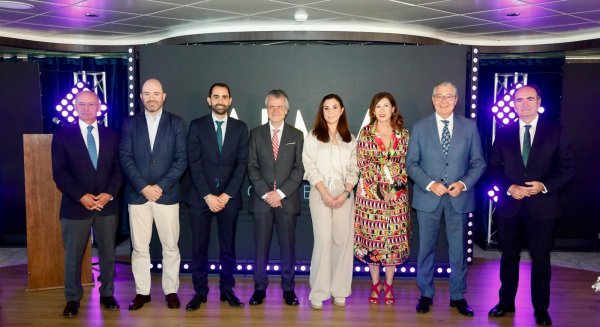 Turismo Costa del Sol celebra la llegada de Alma Cruceros al puerto de Málaga, primera naviera boutique de España