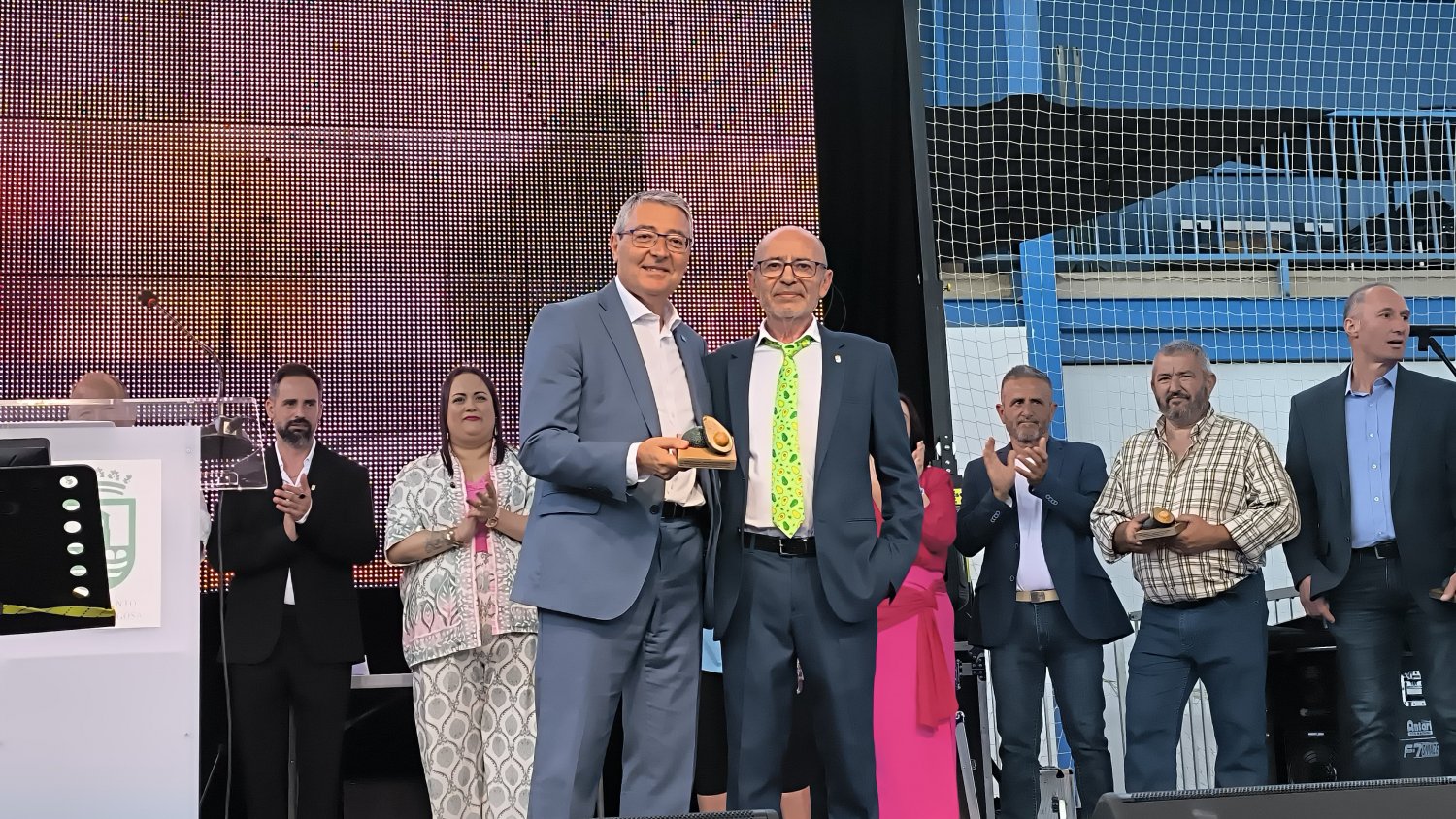 Benamargosa premia a Francisco Salado por el papel de la Diputación en la recuperación del pueblo tras la dana del pasado otoño