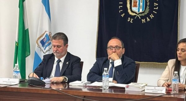Vox tilda de «obra de teatro» la moción de censura de Manilva: «Han convertido la política en traiciones y engaños»