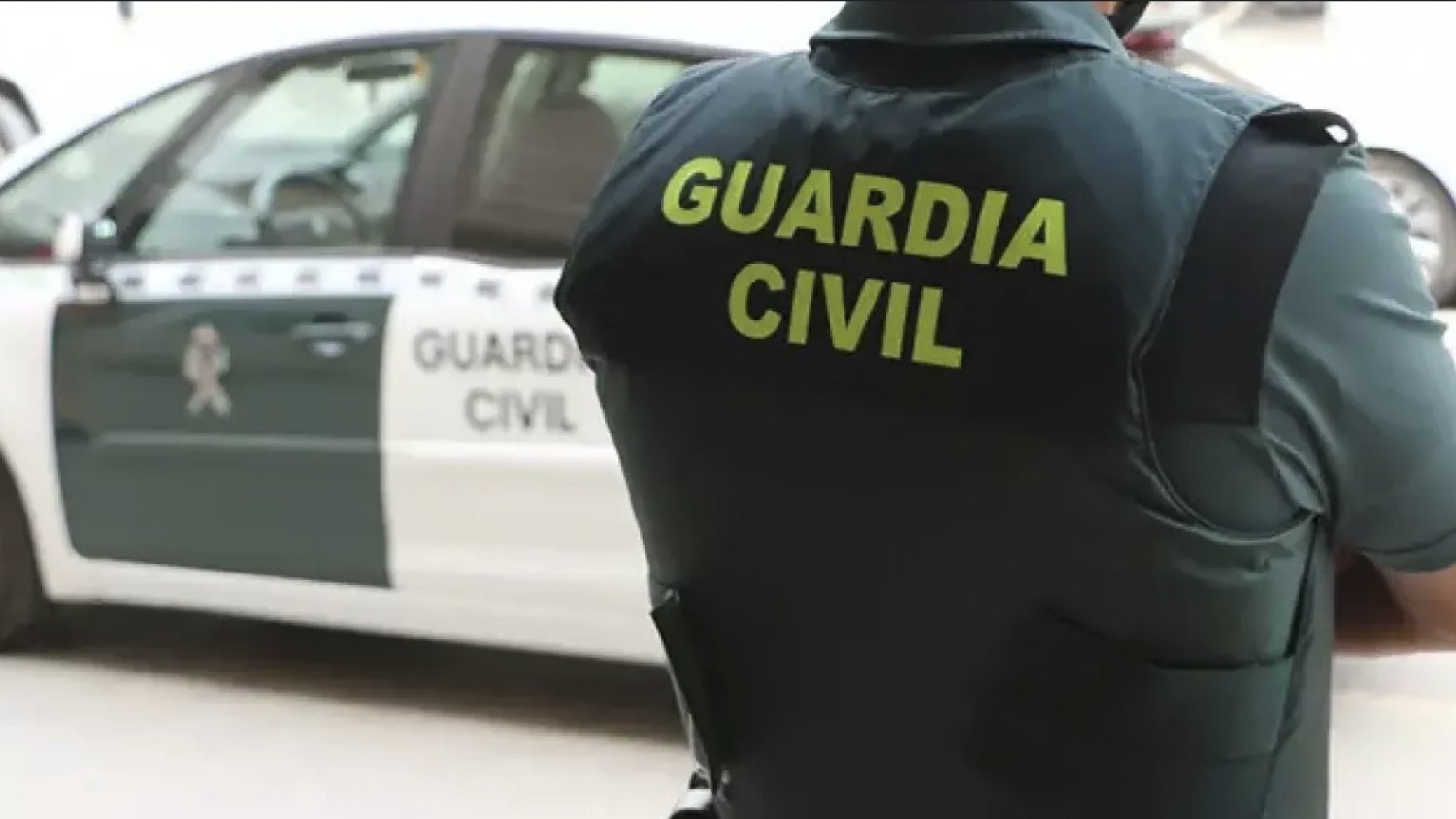 Desmantelan un activo punto de venta de droga por dosis en Frigiliana y detienen a dos personas