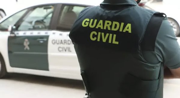 Desmantelan un activo punto de venta de droga por dosis en Frigiliana y detienen a dos personas