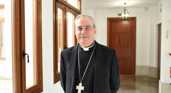 El obispo de Málaga, Jesús Catalá, ingresado en la UCI tras sufrir una infección derivada de una operación