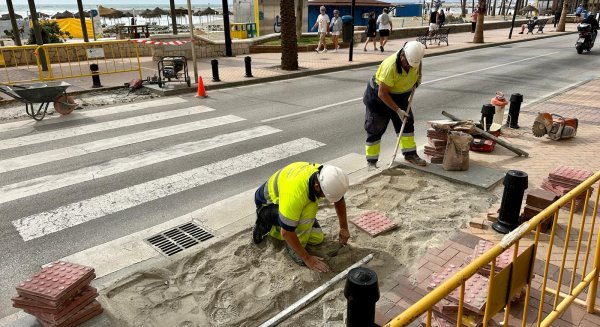 El Ayuntamiento de Fuengirola suma tres nuevos pasos elevados en el Paseo Marítimo para reducir la velocidad de la circulación