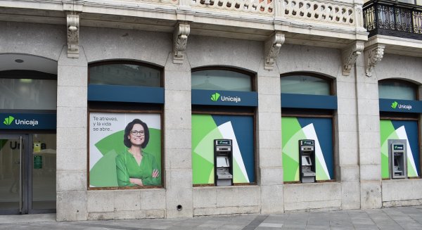 Unicaja facilita a sus clientes financiación para el pago de la Renta y anticipos de la devolución