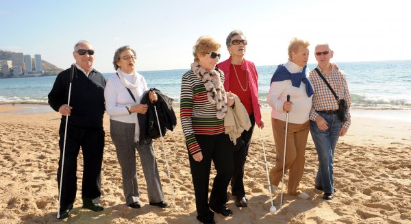 La ONCE reúne en Fuengirola a 170 personas mayores con ceguera que viven solas para compartir la ‘Primavera  Senior 2025’