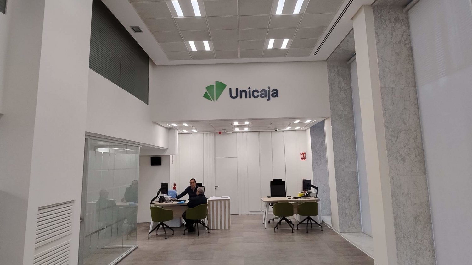Unicaja lanza una promoción que premia con hasta 500 euros a los clientes que traigan 'amigos' 