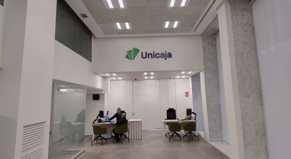 Unicaja lanza una promoción que premia con hasta 500 euros a los clientes que traigan 'amigos' 