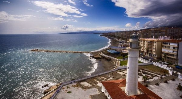 El Gobierno moviliza más de medio millón de metros cúbicos de arena para adecuar las playas de Málaga
