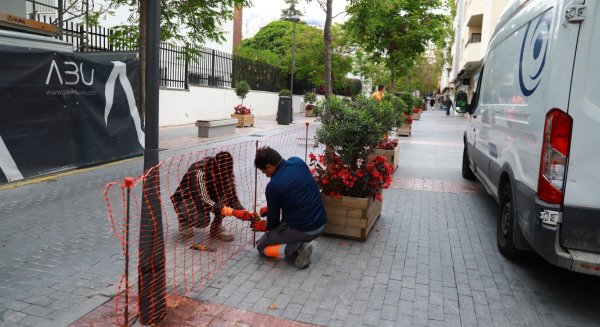 Marbella inicia un plan de asfaltado de emergencia que abarcará todos los distritos y una superficie de más de 43.000 metros cuadrados