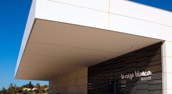 La Caja Blanca acoge la exposición '¿Y si fuera ARTE?' con obras del alumnado de la Universidad Laboral
