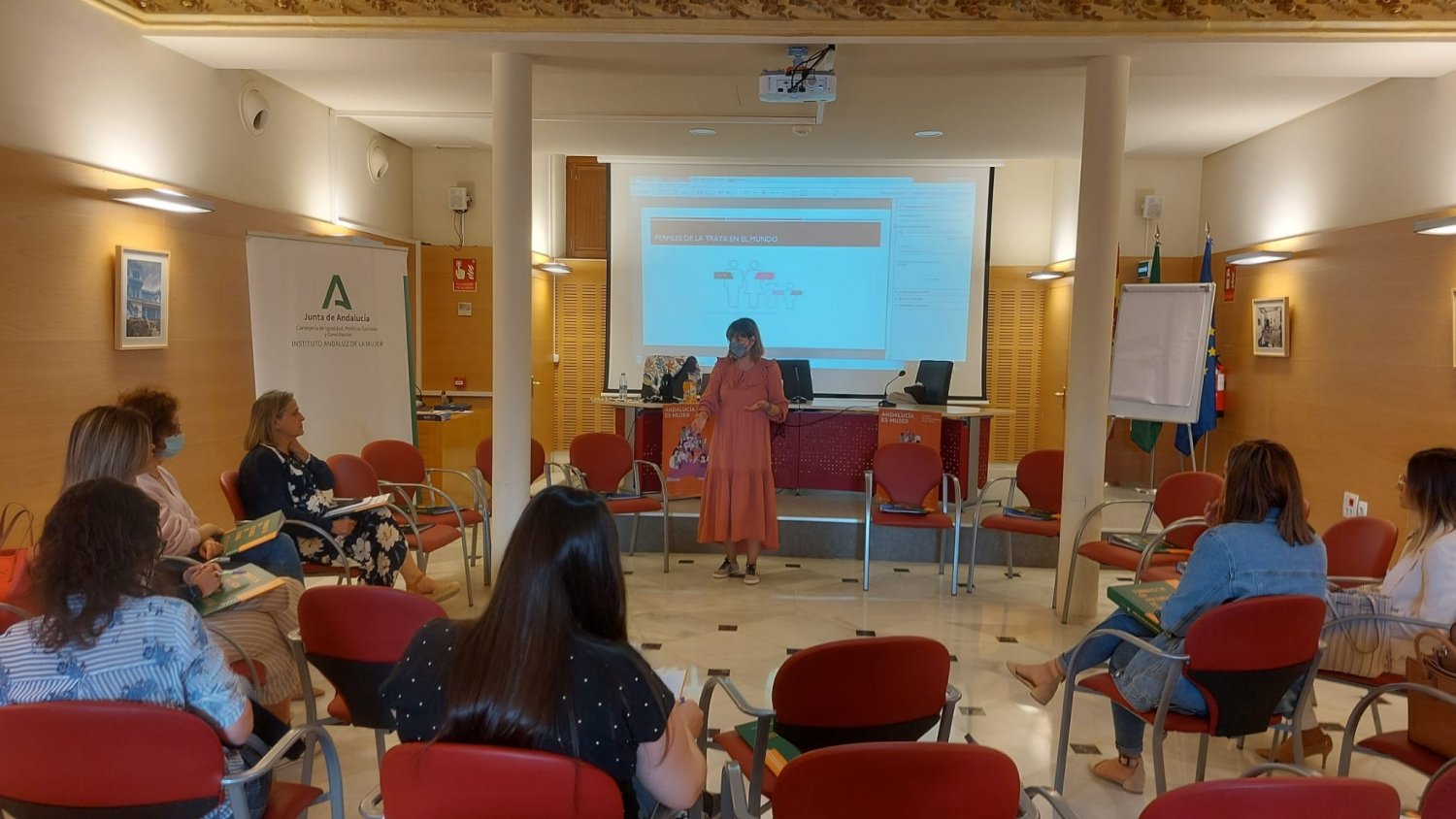 El IAM forma a más de 700 profesionales sobre violencia de género, trata y agresiones sexuales