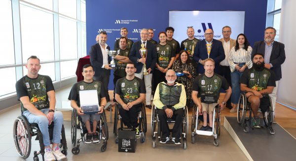 El presidente de la Diputación recibe al AMIVEL Reyes Gutiérrez tras proclamarse campeón continental en la Eurocup 3