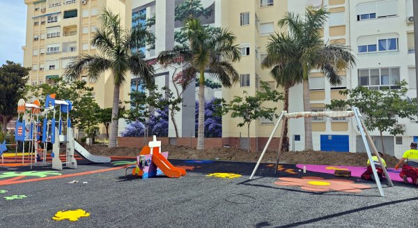 El Ayuntamiento de Estepona comienza su plan de renovación y mejora de parques infantiles en el núcleo urbano y el extrarradio