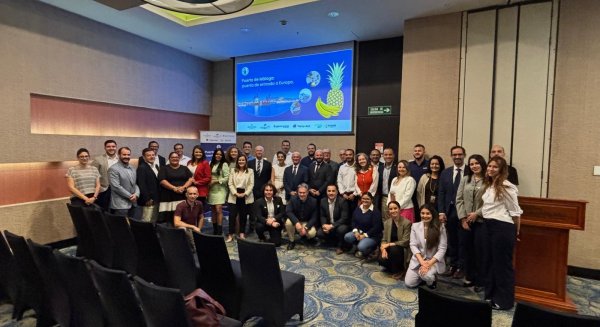 El Puerto de Málaga fortalece relaciones comerciales con el sector  exportador de fruta tropical en Costa Rica 