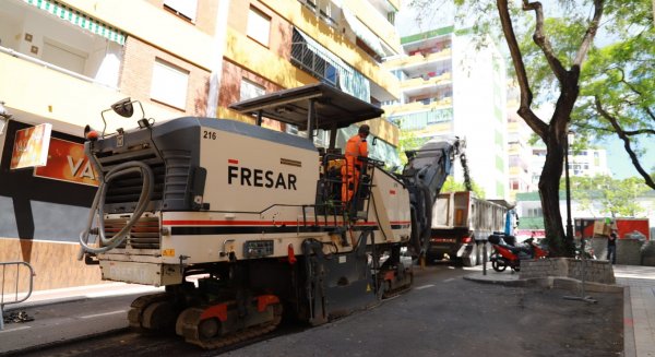 Comienza el plan de asfaltado de emergencia por las zonas de Marbella Este y Oeste para reparar los daños provocados por la Dana