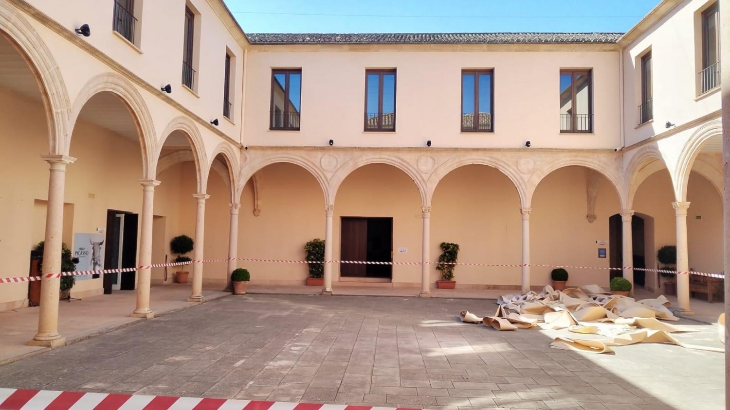 Turismo de Ronda invierte 40.000 euros en cambiar el toldo del patio del Convento de Santo Domingo 