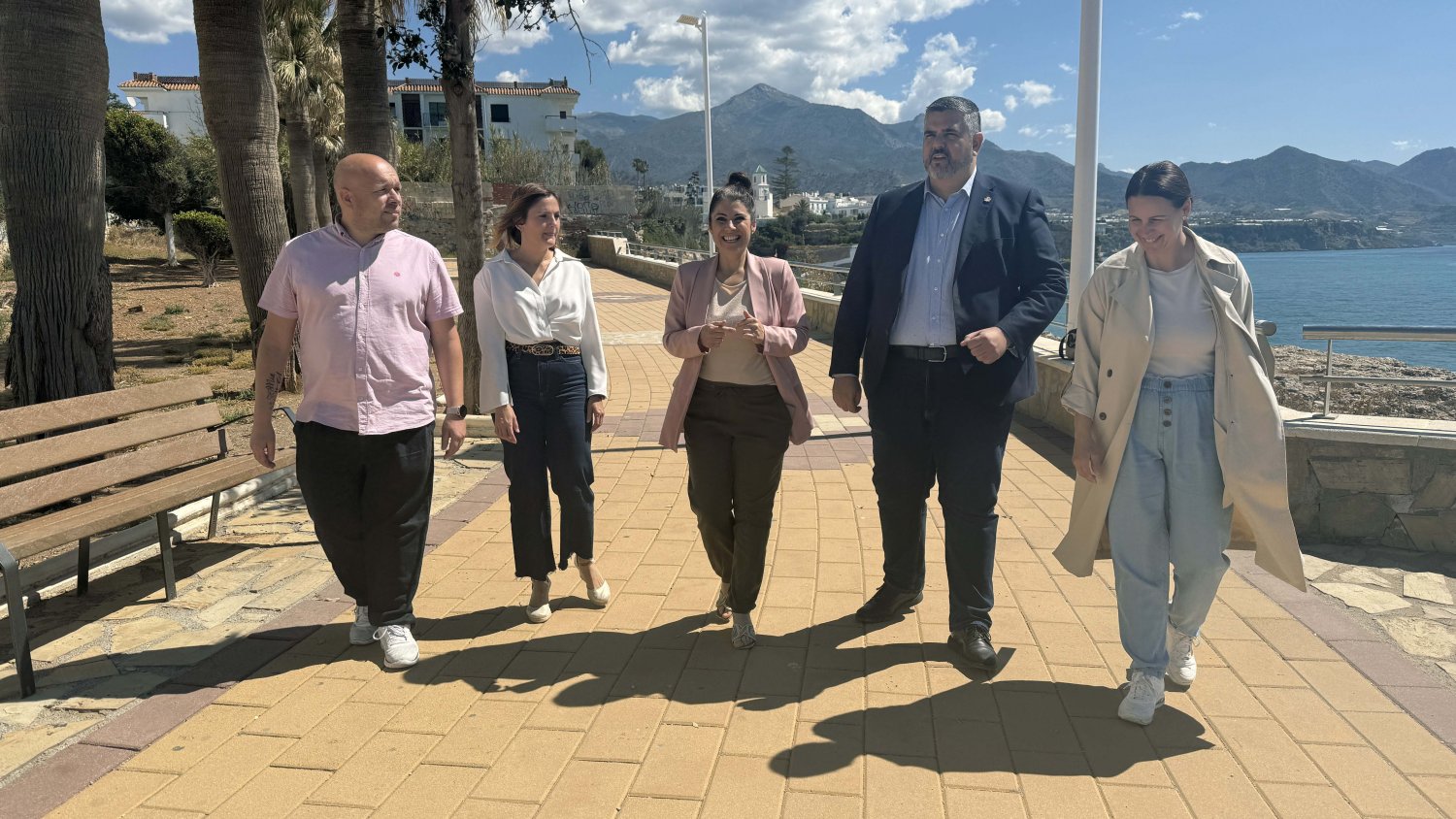 El PSOE pide a la Diputación que la senda litoral llegue hasta Maro