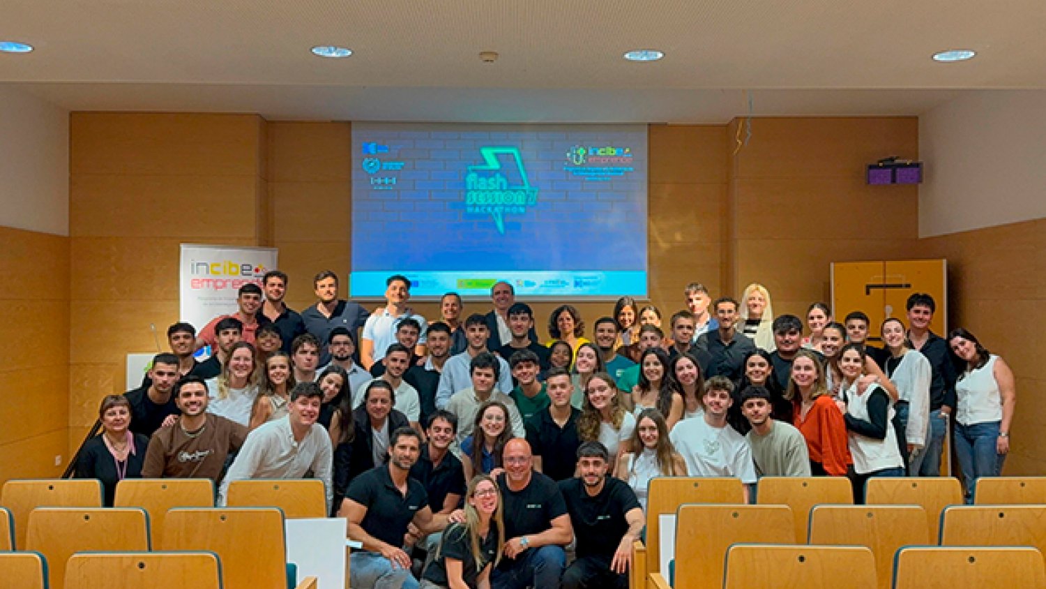 La 7ª Edición del Flash Session Hackathon reúne a medio centenar de estudiantes