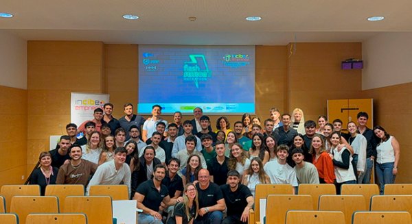 La 7ª Edición del Flash Session Hackathon reúne a medio centenar de estudiantes