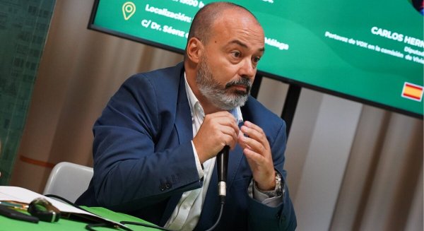 Vox exige responsabilidades ante la falta de camas que obligó a mantener a un paciente cuatro horas en quirófano en el Hospital Regional de Málaga