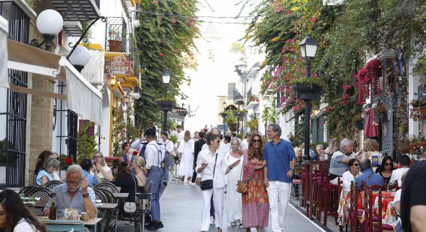 Marbella recibe 182.000 visitantes en el primer cuatrimestre de 2025 y registra un aumento del 10% en empleo hotelero y de un 3% en rentabilidad