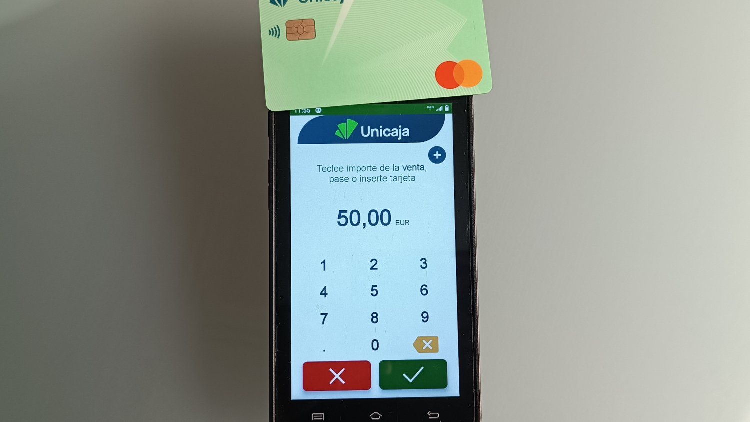 Unicaja recicla en un año casi 220.000 tarjetas y evita la emisión de 2,4 toneladas de dióxido de carbono