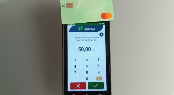 Unicaja recicla en un año casi 220.000 tarjetas y evita la emisión de 2,4 toneladas de dióxido de carbono
