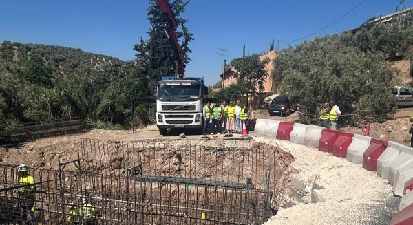 La Diputación repara una carretera en Villanueva de Algaidas para evitar que se inunde y se corte cuando llueve