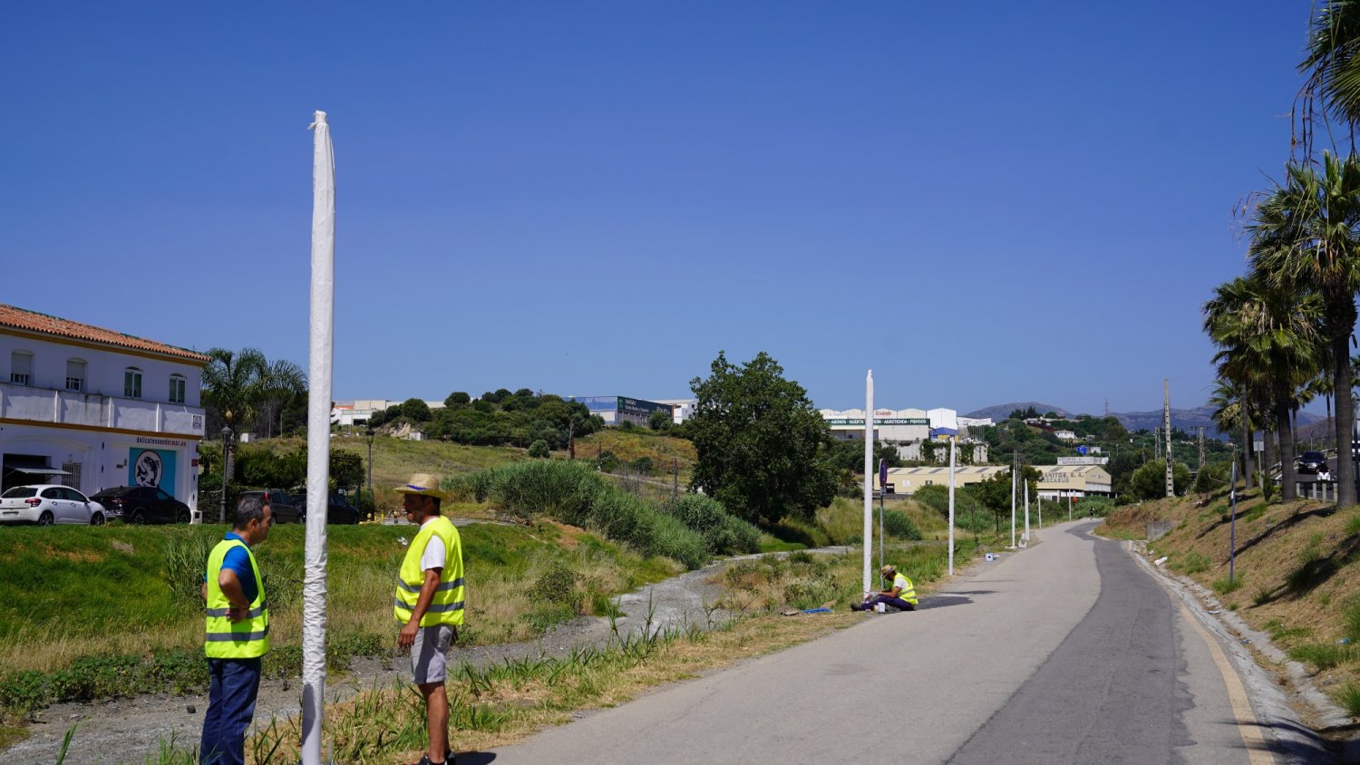 Estepona inicia los trabajos para dotar de alumbrado a zonas del extrarradio y la senda litoral