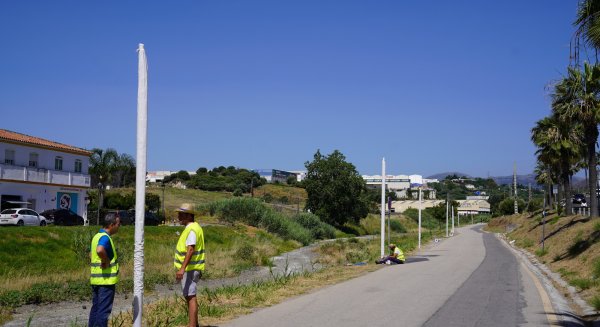Estepona inicia los trabajos para dotar de alumbrado a zonas del extrarradio y la senda litoral