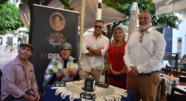 Cafés Santa Cristina pone en valor la “gracia y los dichos populares” de Málaga y los traslada a los azucarillos del café
