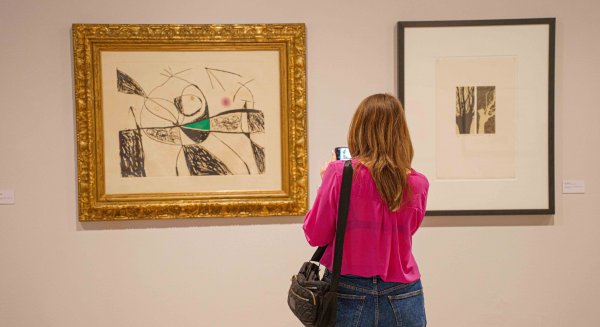 El Museo Fundación Unicaja Joaquín Peinado de Ronda exhibe a los maestros del grabado contemporáneo