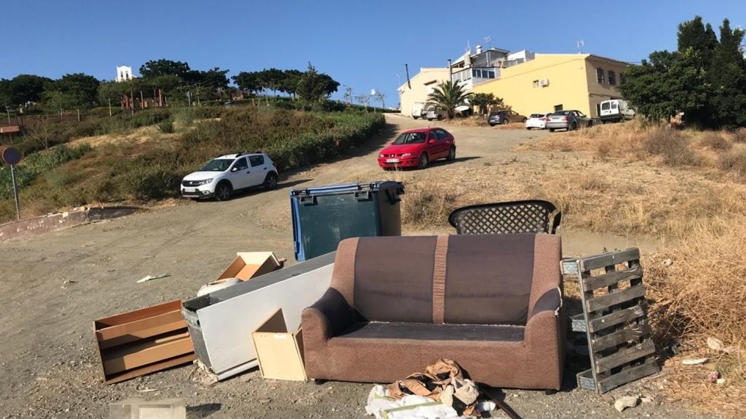 Por Mi Pueblo Vélez-Málaga denuncia la ausencia de trabajos de limpieza en la capital de la Axarquía