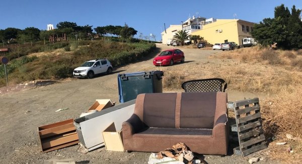 Por Mi Pueblo Vélez-Málaga denuncia la ausencia de trabajos de limpieza en la capital de la Axarquía