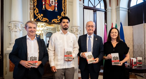 El Ayuntamiento presenta la obra 'El precio de un ideal' de Kevin Legrá, ganadora de la XVIII edición del premio 'Málaga de Novela'