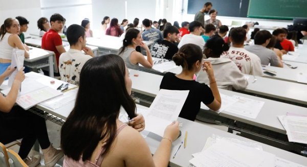 Más de 9000 estudiantes malagueños afrontan desde este martes la PAU en 16 sedes de toda la provincia