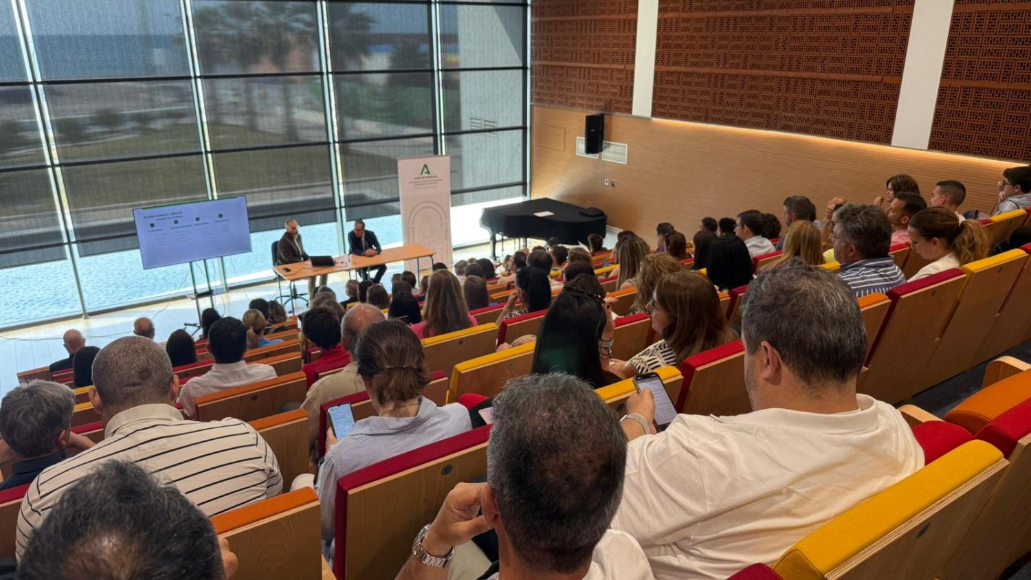 El delegado de Desarrollo Educativo se reúne en Estepona con centros y ayuntamientos de la zona