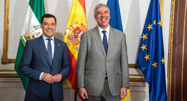 Moreno señala que la apuesta de Renault por Andalucía contribuye de forma decisiva a su progreso económico