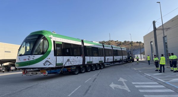 Metro de Málaga amplía su flota con la llegada de un nuevo tren a Talleres y Cocheras