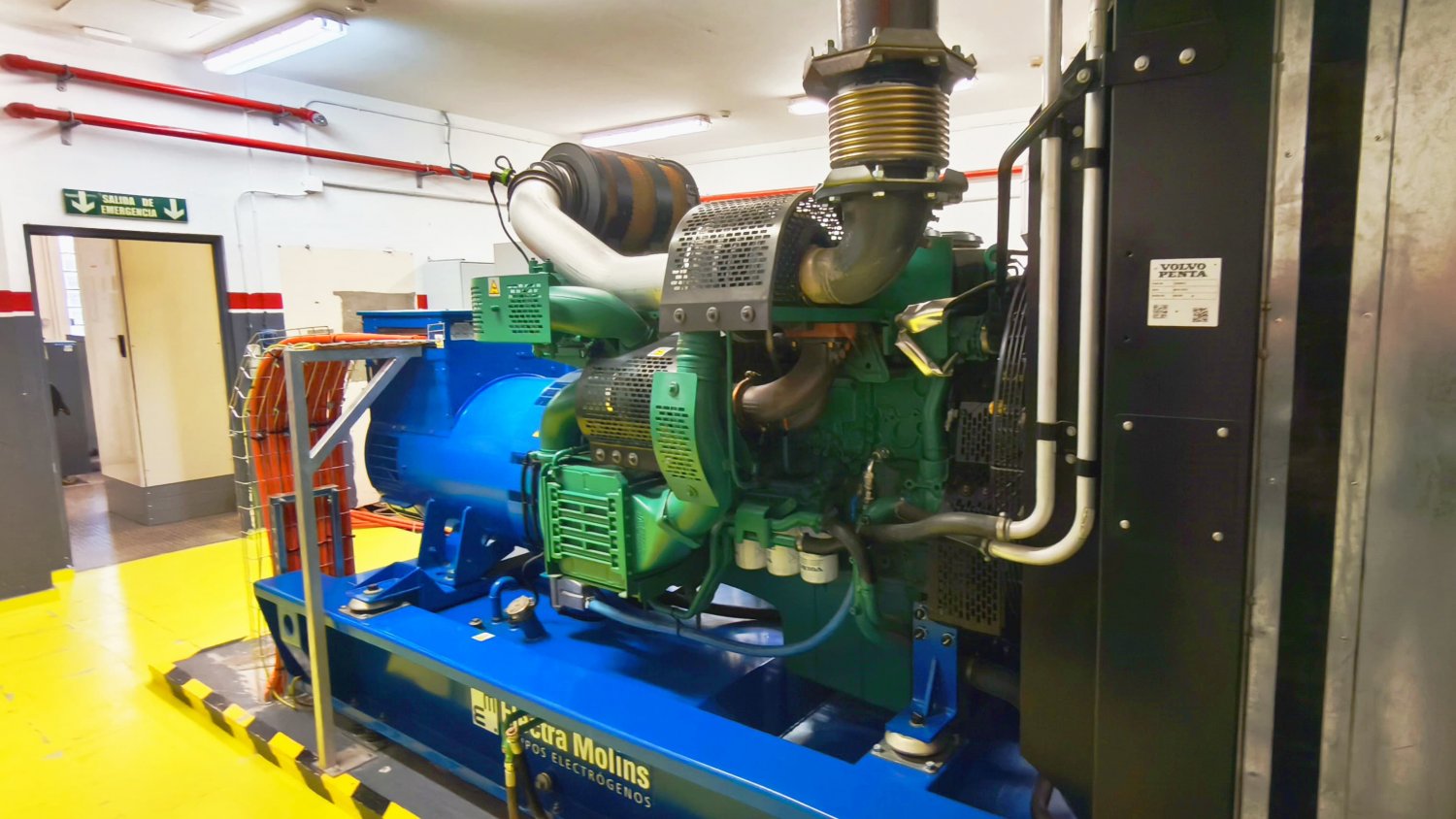 El Hospital de Antequera refuerza su seguridad energética con la instalación de un nuevo grupo electrógeno