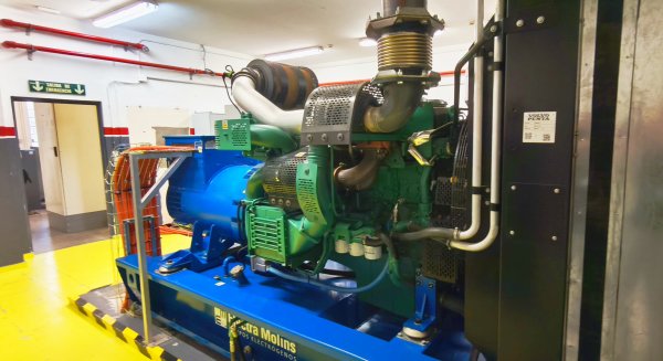El Hospital de Antequera refuerza su seguridad energética con la instalación de un nuevo grupo electrógeno