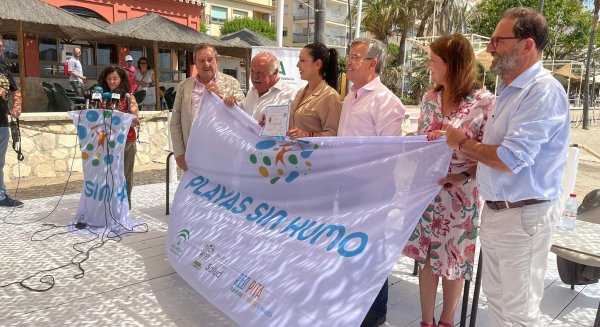 Andalucía amplía su red de espacios sin humo  en playas y piscinas