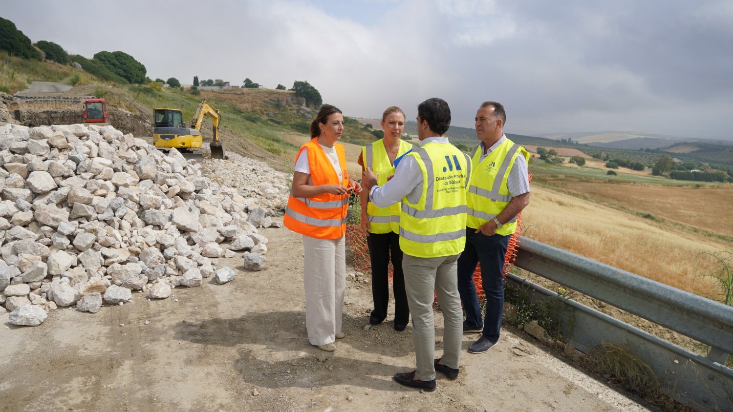 La Diputación invierte 300.000 euros en las obras para reabrir al tráfico la carretera de acceso a Acinipo