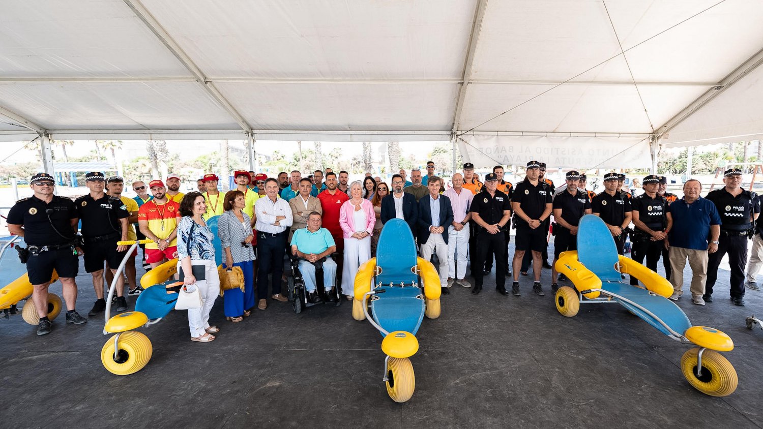 Málaga inicia el 15 de junio la temporada alta de playas con los servicios a punto y la renovación de las 7 banderas azules