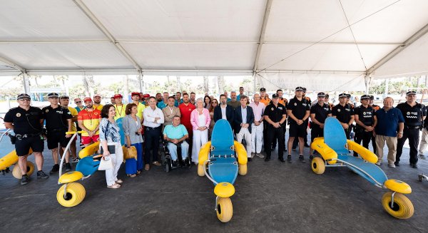 Málaga inicia el 15 de junio la temporada alta de playas con los servicios a punto y la renovación de las 7 banderas azules